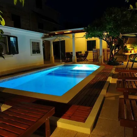 Apartment 16846b Sutivan