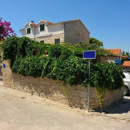 16846b Apartment Sutivan